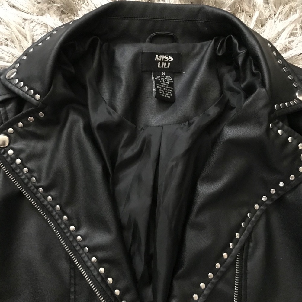 Jacket 🧥 - Picture 3 of 3